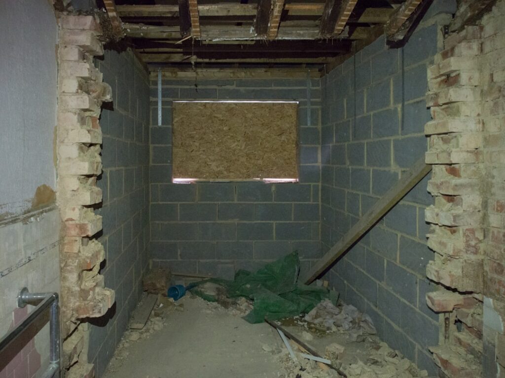 Slim en veilig een halfsteens muur isoleren