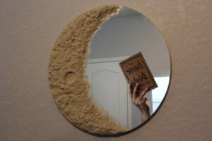 Spiegel ophangen zonder stress: zo doe je het veilig en netjes