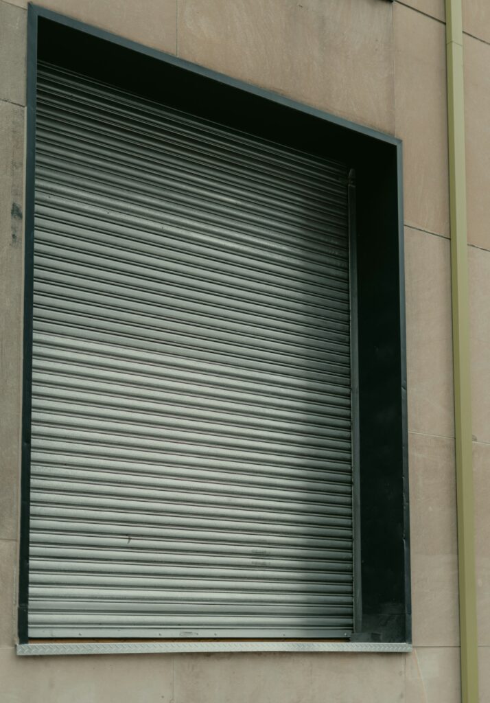 Waarom rolluiken ideaal zijn voor het beschermen van je woning