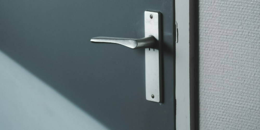 Schuifdeuren en stalen binnendeuren als onderdeel van een fijn woongevoel