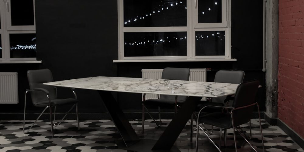 De perfecte afstand tussen tafel en muur voor een fijne eethoek