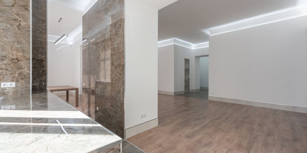Zo realiseer je een strakke afwerking van wanden in huis 