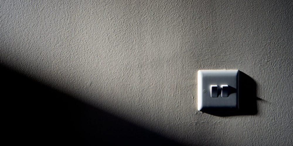 Zo geef je een gestucte muur kleur: stap voor stap verven zonder zorgen