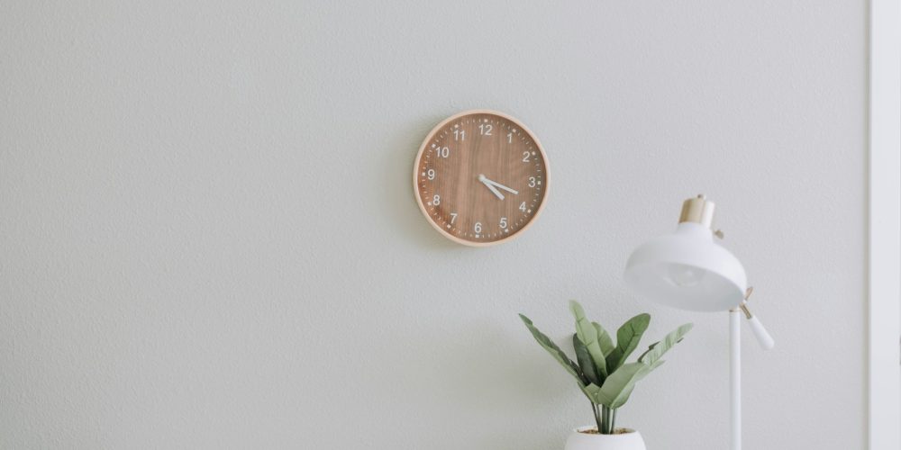 Je muur verhuist mee: zo pak je spiegels, klokken en wandkleden veilig in